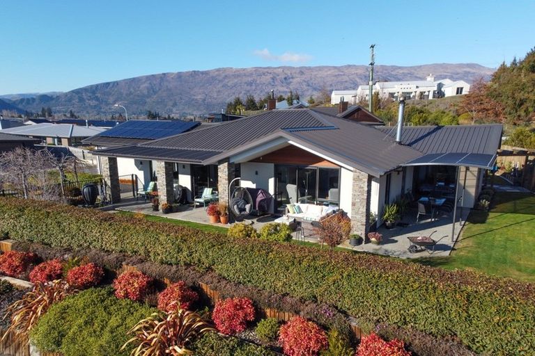Photo of property in 2 Turnbull Crescent, Wanaka, 9305