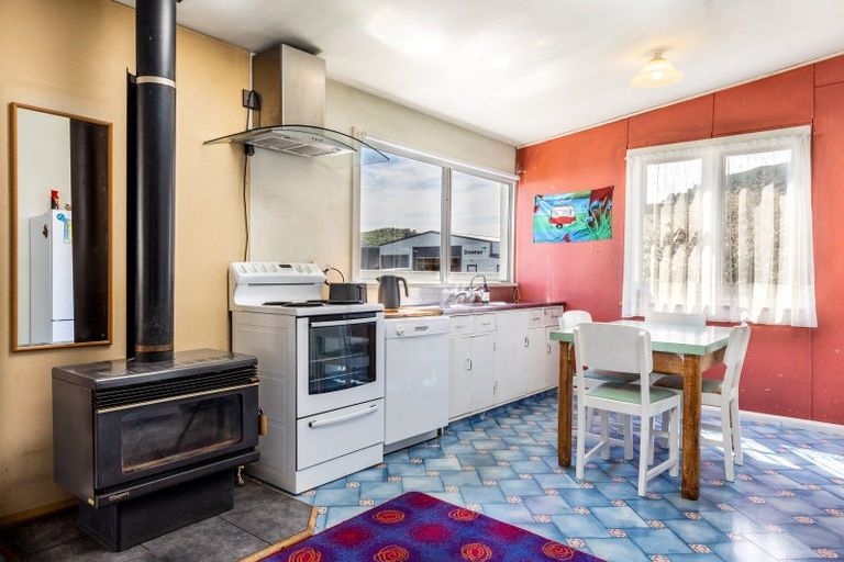 Photo of property in 65 Broadway, Picton, 7220