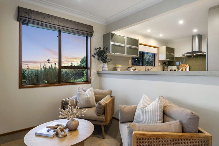 Photo of property in 22 John Dee Crescent, Red Beach, 0932