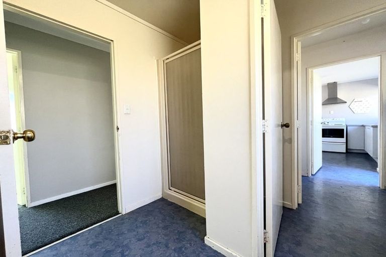 Photo of property in 65 Trias Road, Totara Vale, Auckland, 0629