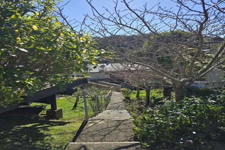Photo of property in 24 Silverstream Road, Crofton Downs, Wellington, 6035