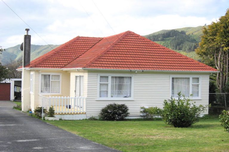 Photo of property in 22 Fraser Street, Wainuiomata, Lower Hutt, 5014