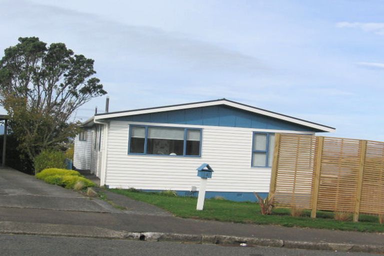 Photo of property in 4 Glenamoy Crescent, Johnsonville, Wellington, 6037