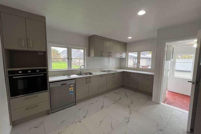 Photo of property in 8 Lewis Street, Blockhouse Bay, Auckland, 0600