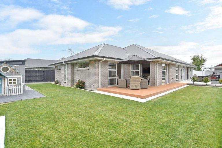 Photo of property in 19 Lewis Close, Rangiora, 7400