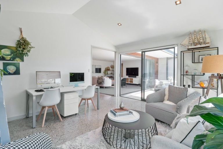 Photo of property in 2 Aberdare Court, Jacks Point, Queenstown, 9371