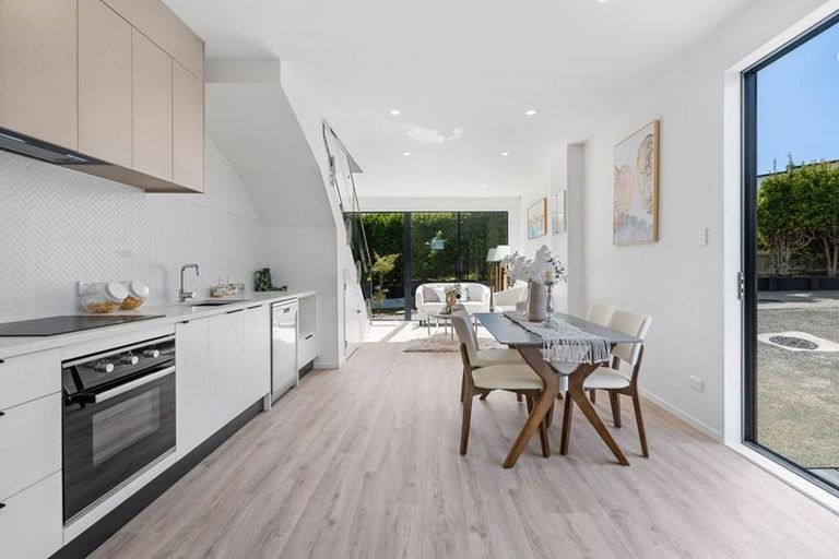 Photo of property in 6/10 Hutchinsons Road, Bucklands Beach, Auckland, 2014