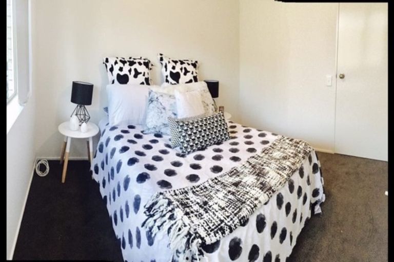 Photo of property in 2/19 Wai Iti Place, Clendon Park, Auckland, 2103