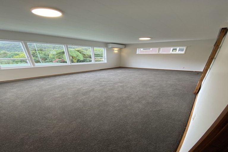 Photo of property in 3 Woodford Way, Crofton Downs, Wellington, 6035