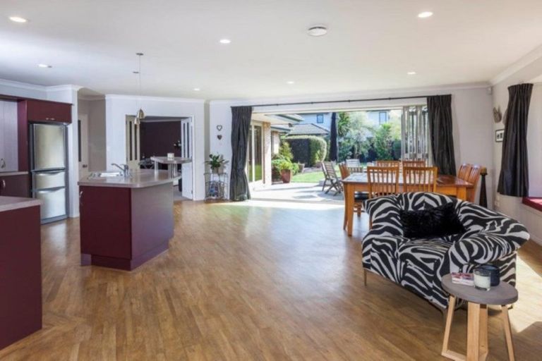 Photo of property in 37 Hussey Road, Harewood, Christchurch, 8051