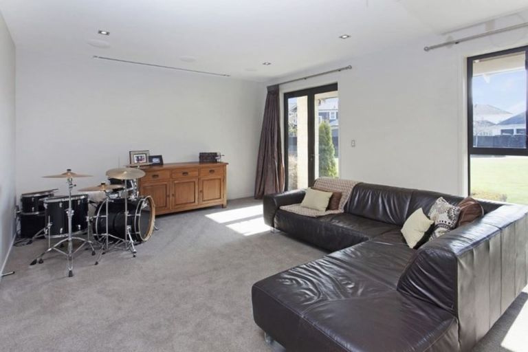 Photo of property in 17 Taunton Green, Papanui, Christchurch, 8052