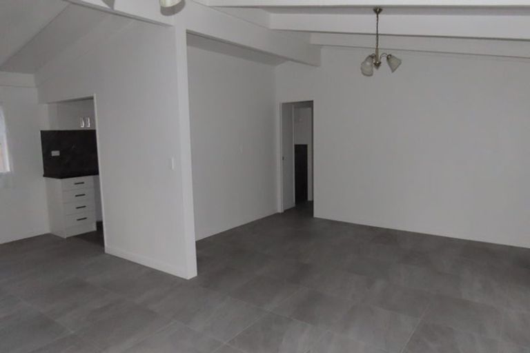 Photo of property in 77 Chichester Drive, Rosehill, Papakura, 2113