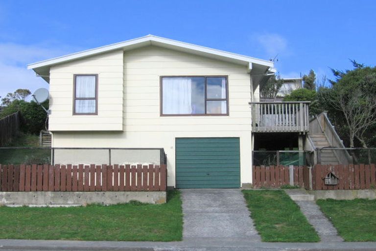 Photo of property in 74 Horokiwi Road West, Newlands, Wellington, 6037