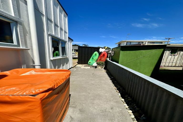 Photo of property in 8 Second Avenue, Urenui, 4377