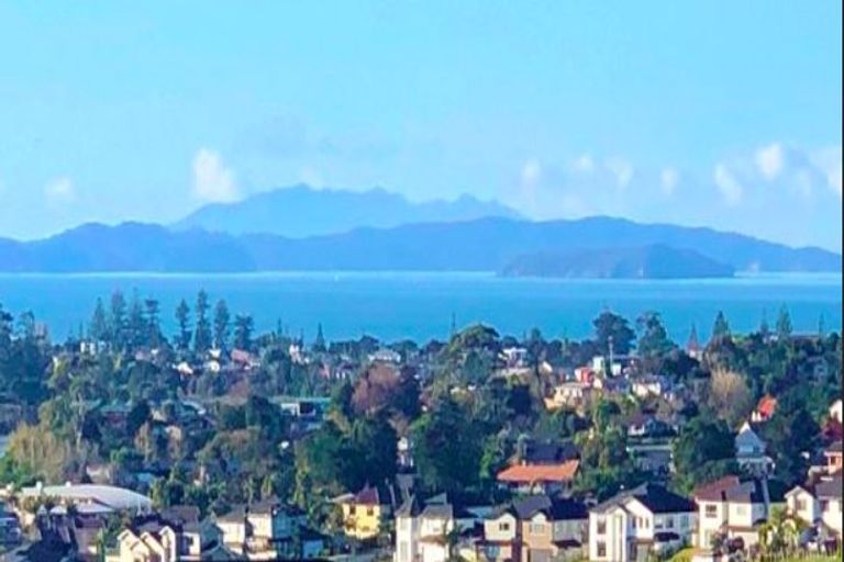 Photo of property in 11b Hebron Road, Waiake, Auckland, 0630