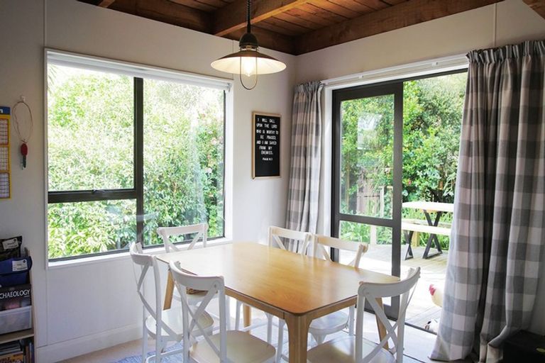 Photo of property in 6 Lincoln Street, Ashhurst, 4810