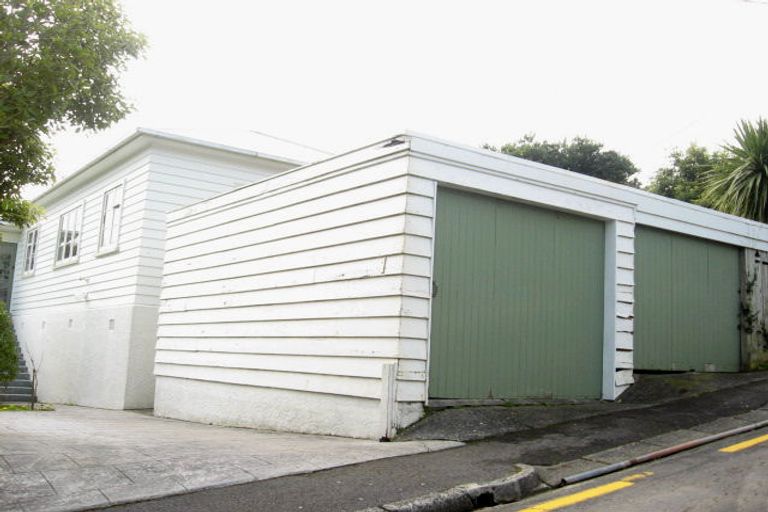 Photo of property in 1 Pine Terrace, Karori, Wellington, 6012