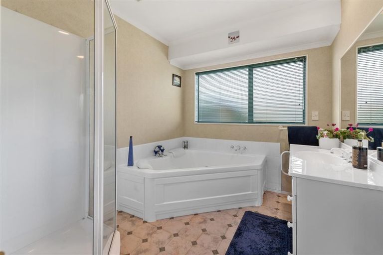 Photo of property in 44 Warwick Drive, Lynmore, Rotorua, 3010