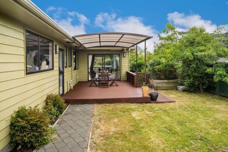 Photo of property in 31 Observatory Close, Whitby, Porirua, 5024