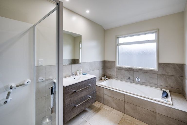 Photo of property in 19 Kapiti Drive, Poraiti, Napier, 4112