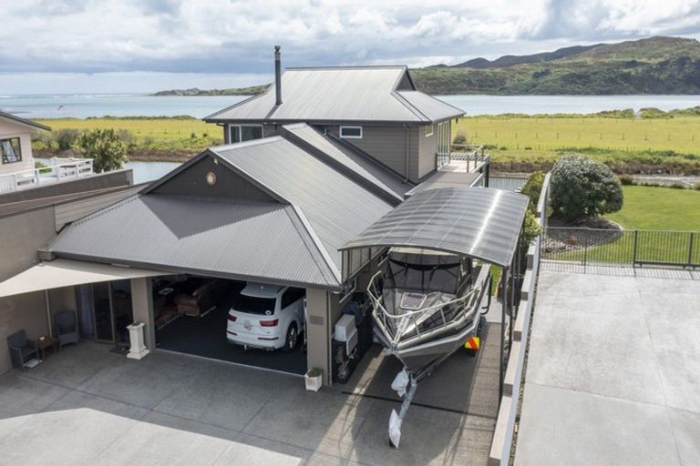 Photo of property in 3 Nihinihi Avenue, Raglan, 3225