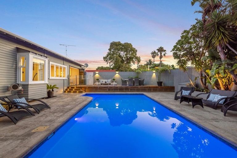 Photo of property in 1/5 Nelson Avenue, Northcote Point, Auckland, 0627