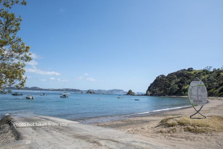 Photo of property in 17 Du Fresne Place, Russell, 0202