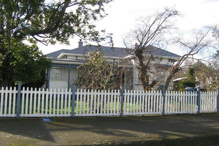 Photo of property in 2 Wellington Street, Feilding, 4702
