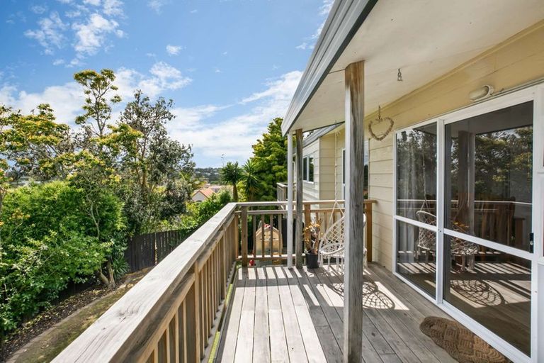 Photo of property in 8a Holiday Road, Stanmore Bay, Whangaparaoa, 0932