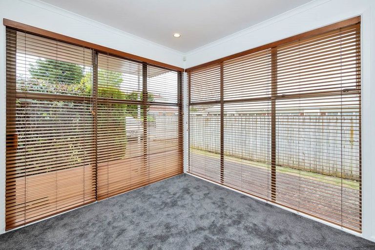 Photo of property in 6 Wendell Place, Greenlane, Auckland, 1061