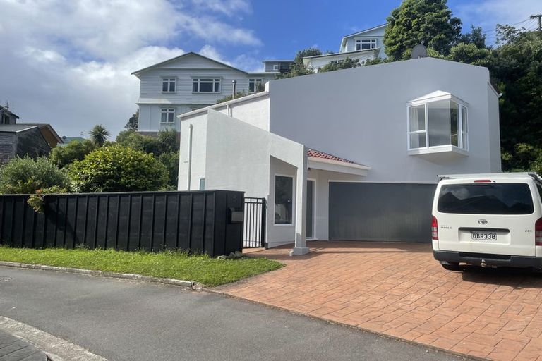 Photo of property in 5 Erskine Close, Island Bay, Wellington, 6023