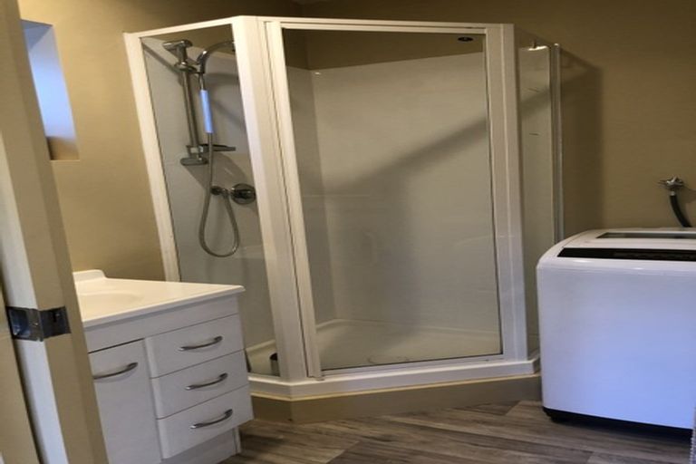 Photo of property in 12 Chelverton Terrace, Red Beach, 0932