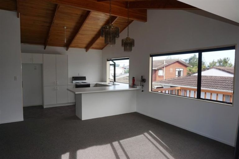 Photo of property in 4/3 Henry Street, Avondale, Auckland, 1026