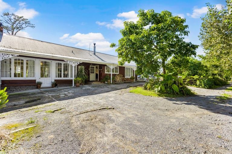 Photo of property in 98 Hanham Road, Kumeu, 0891