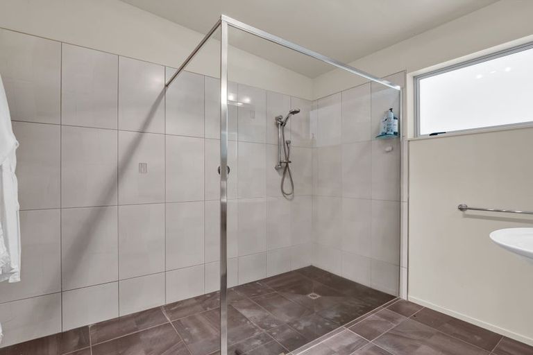 Photo of property in 2a Wouldbank Way, Welcome Bay, Tauranga, 3112