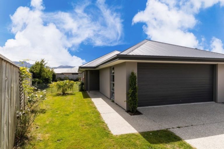 Photo of property in 15 Judge And Jury Drive, Lake Hayes, Queenstown, 9304