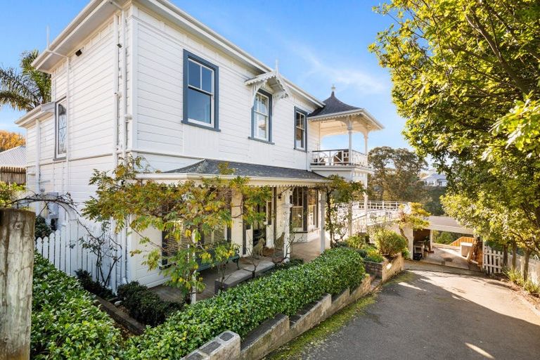 Photo of property in 15 Colenso Avenue, Hospital Hill, Napier, 4110