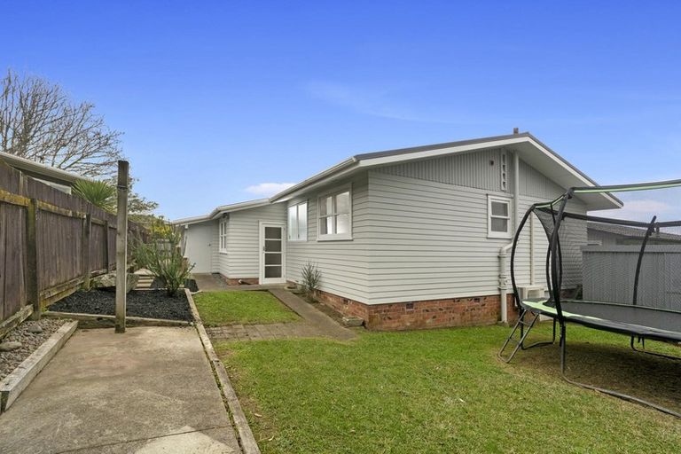 Photo of property in 13 Cutler Street, New Lynn, Auckland, 0600