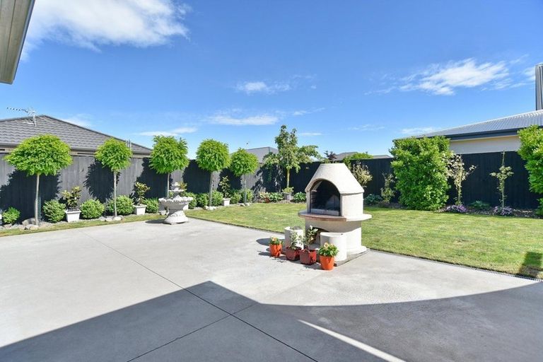 Photo of property in 16 Beech Drive, Rangiora, 7400