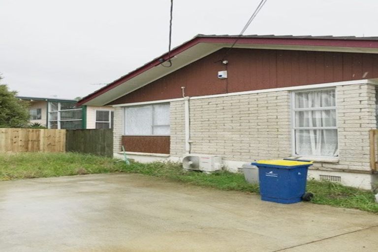 Photo of property in 302 Royal Road, Massey, Auckland, 0614