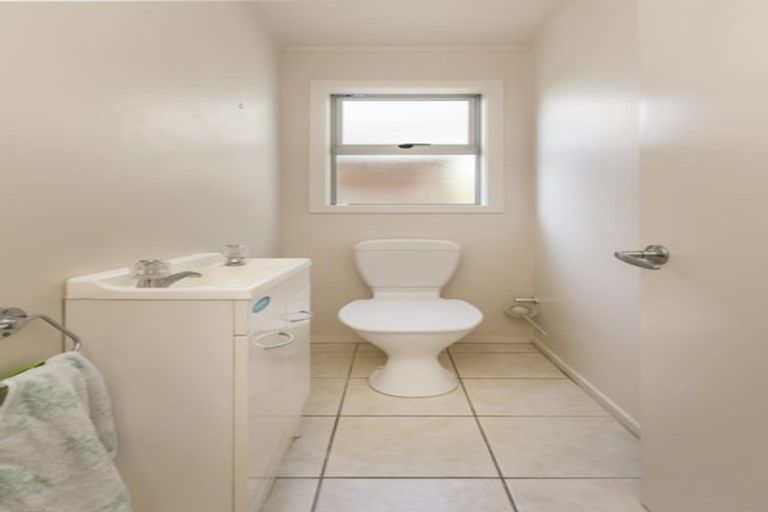 Photo of property in 1a Cecil Road, Tawa, Wellington, 5028