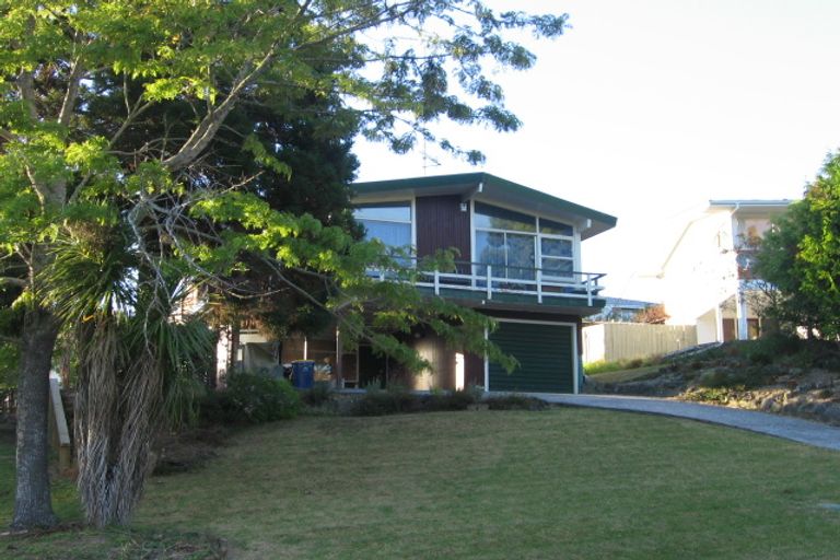 Photo of property in 6 Cheryl Place, Hillcrest, Auckland, 0627