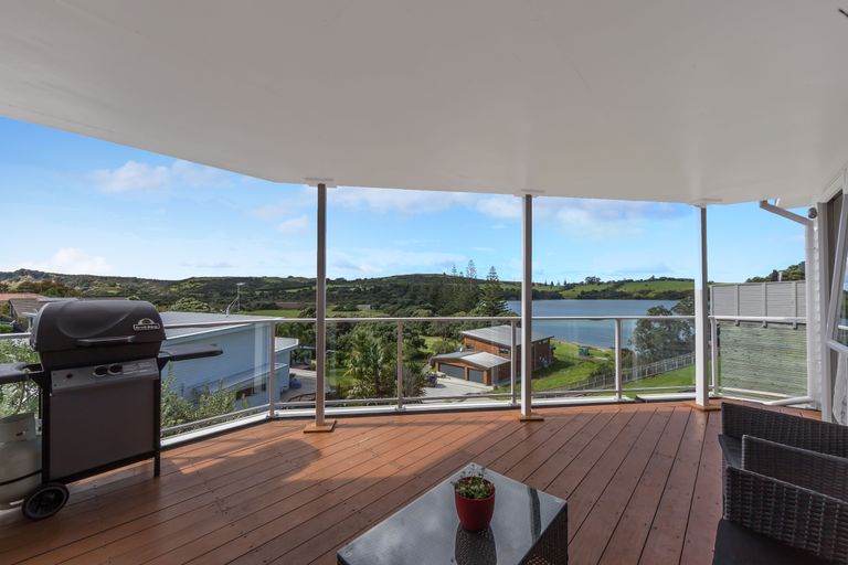 Photo of property in 90 Shakespear Road, Army Bay, Whangaparaoa, 0930