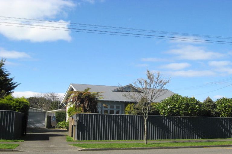 Photo of property in 62 Queenwood Road, Levin, 5510