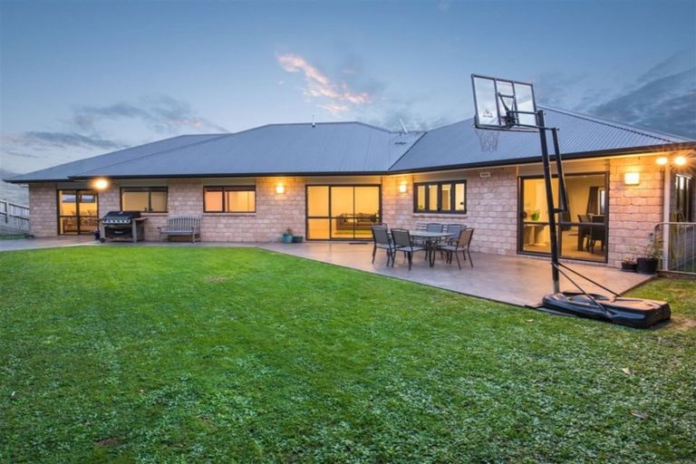 Photo of property in 2 Bovill Way, Tuakau, 2121