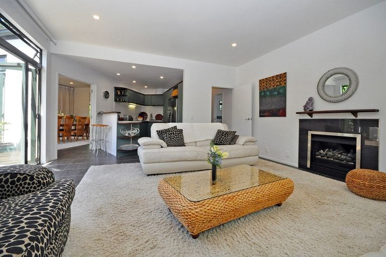 Photo of property in 1/8 Tui Glen Road, Birkenhead, Auckland, 0626