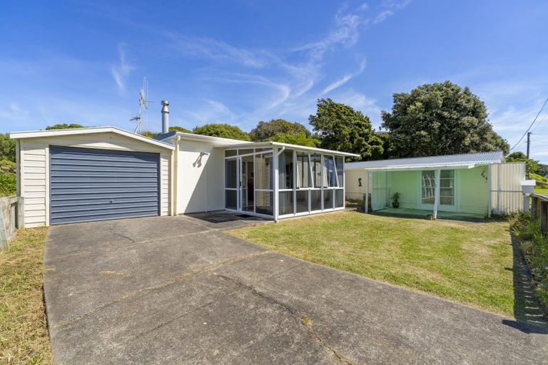 Photo of property in 11 Rata Street, Otaki Beach, Otaki, 5512