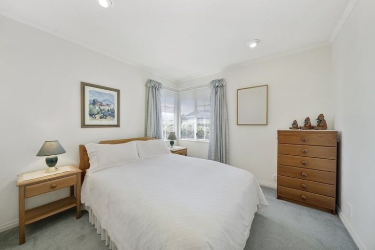 Photo of property in 2 Frimley Terrace, Waikanae Beach, Waikanae, 5036