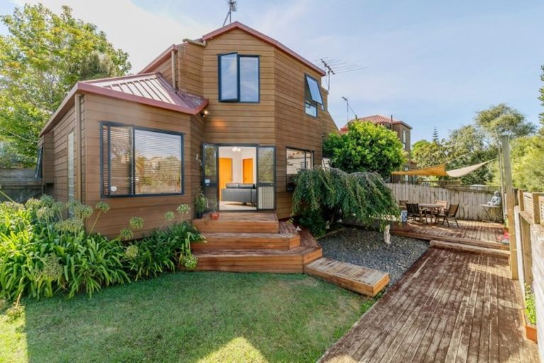 Photo of property in 2/60 Centorian Drive, Windsor Park, Auckland, 0632