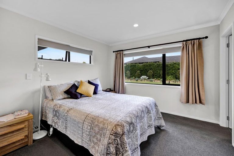 Photo of property in 120 Pohutukawa Place, Waiwhakaiho, New Plymouth, 4312